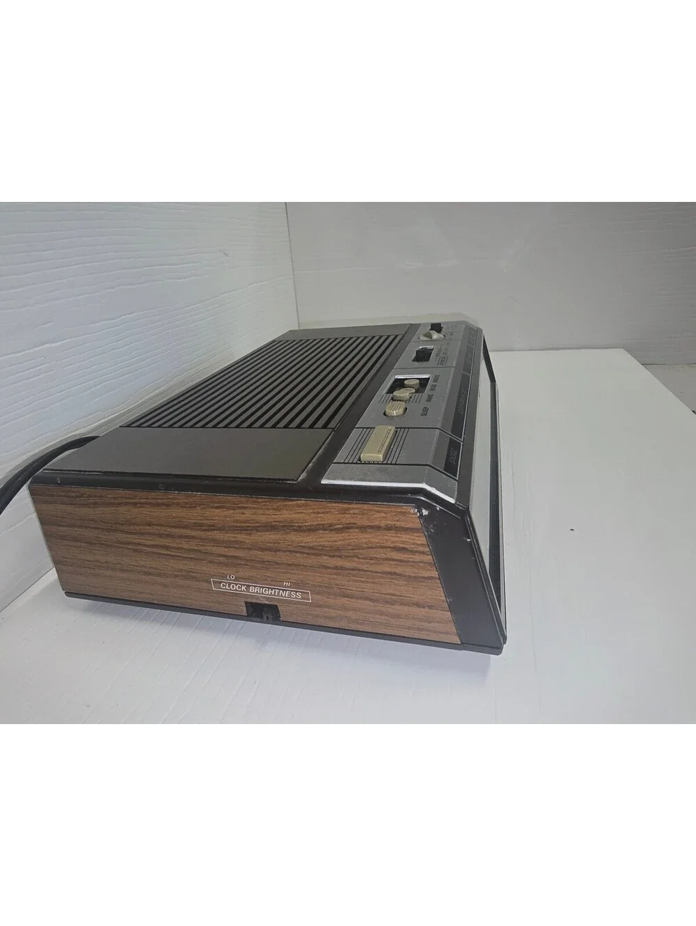 Vintage GE Digital Alarm Clock Radio Blue Fluorescent Display Woodgrain 7-4640A